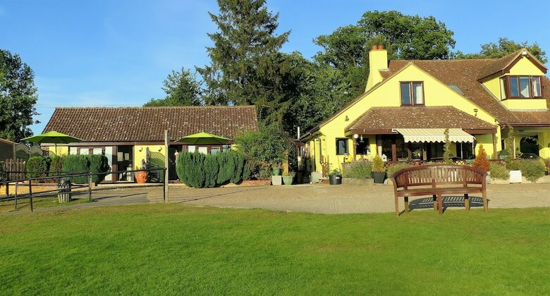 Hotel Gosfield Lake Resort