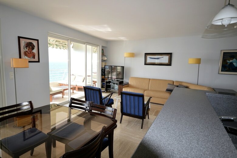 Wonderful Seafront Apartment - 3-bedroom