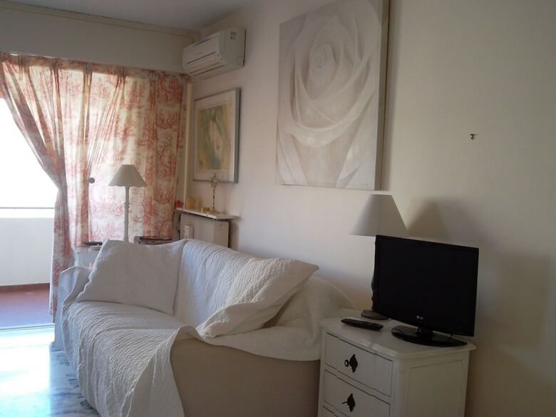 Elegant Studio Apartment Le Suquet