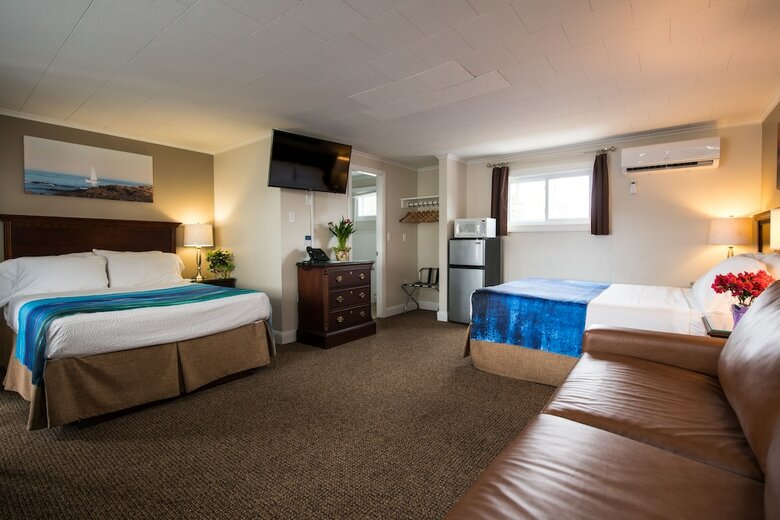 Hotel Footbridge Beach Motel