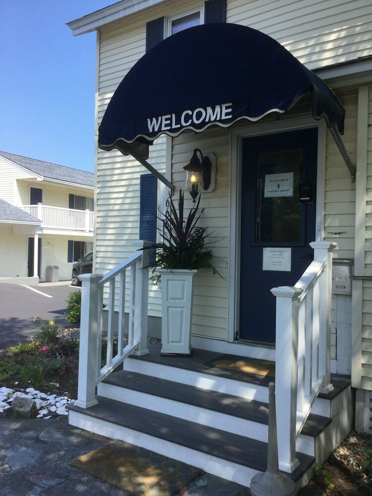 Hotel Footbridge Beach Motel