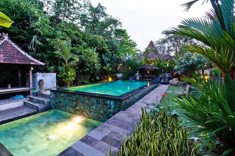 Sari Bamboo Villas