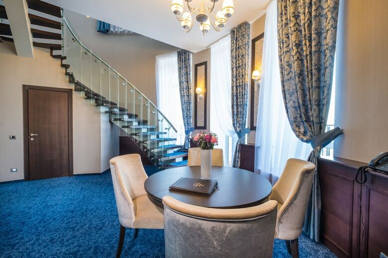 Hotel Tom River Plaza