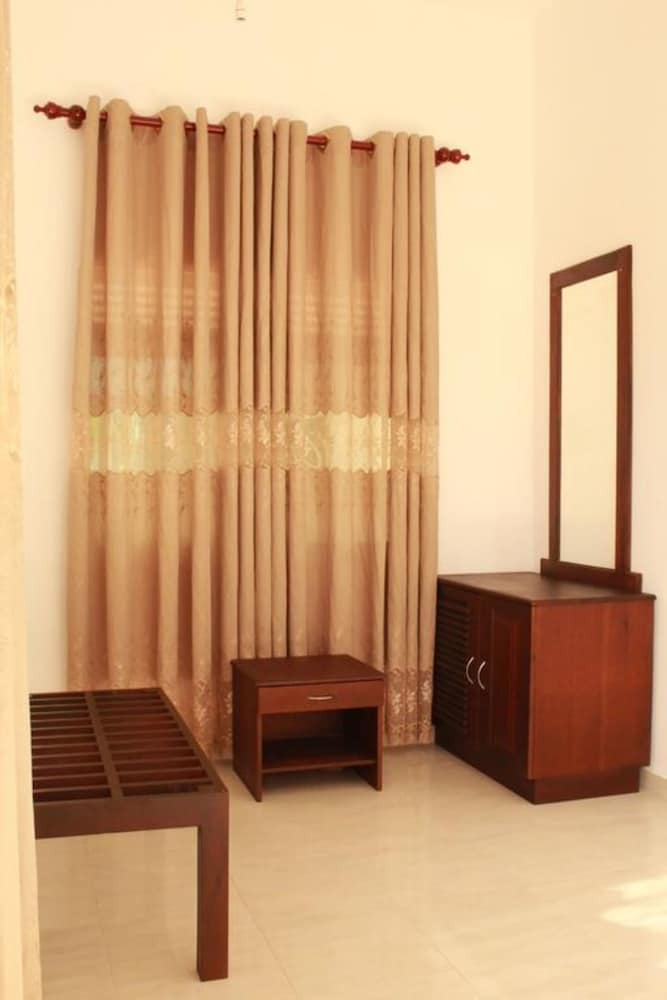 Pearl City Hotel