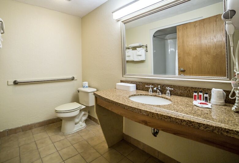 Hotel Ramada By Wyndham Middletown Newport Area
