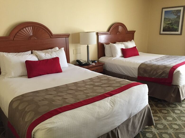 Hotel Ramada By Wyndham Santa Barbara