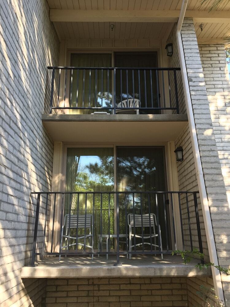 Hotel Ramada By Wyndham Santa Barbara