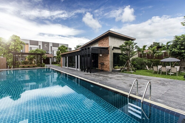 Cresco Hotel Buriram