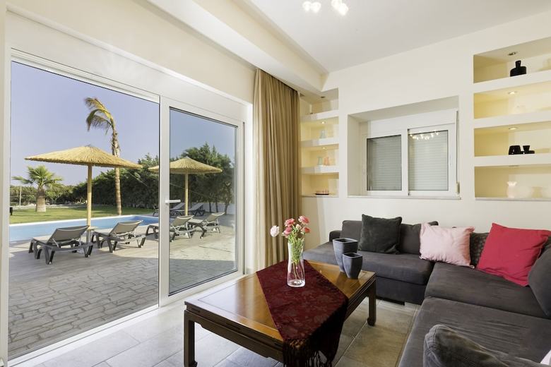 Antonoglou Beach Villas, Gennadi