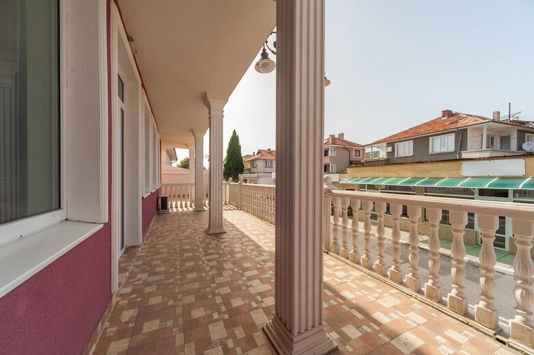 Roel Residence Apartments