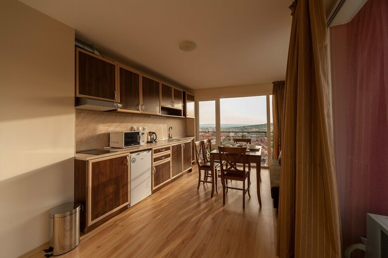 Roel Residence Apartments