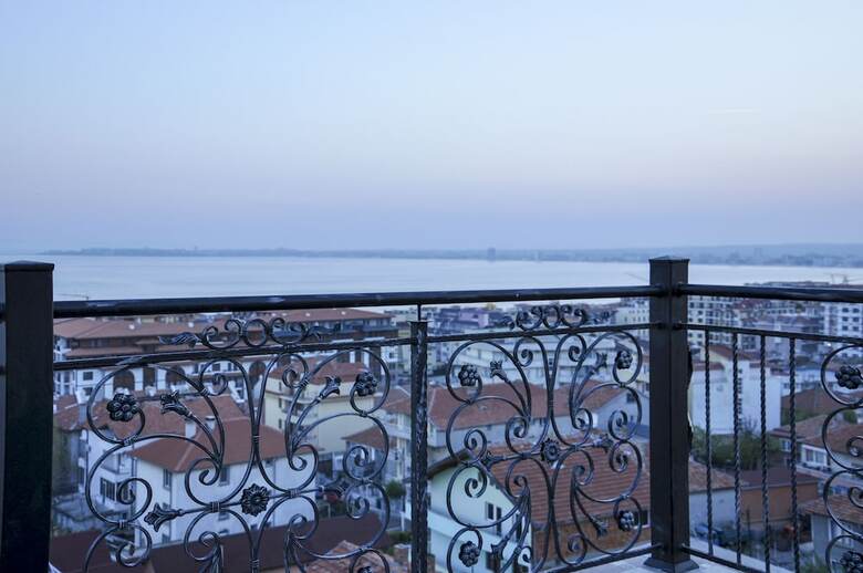 Roel Residence Apartments