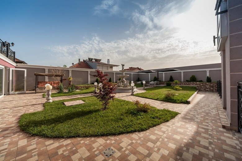 Roel Residence Apartments