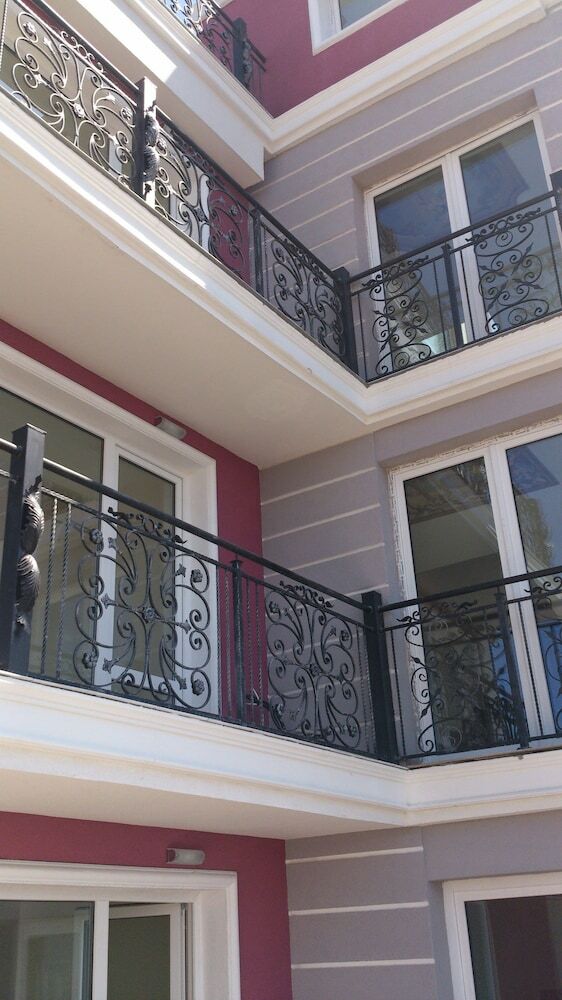 Roel Residence Apartments