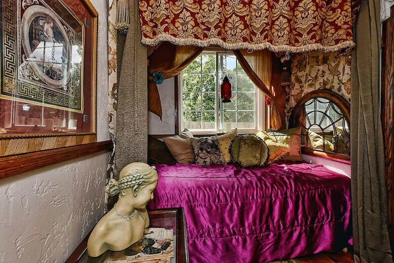 Bed & Breakfast Rhinestone Rose Inn & Wellness Center