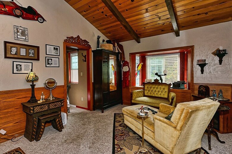 Bed & Breakfast Rhinestone Rose Inn & Wellness Center