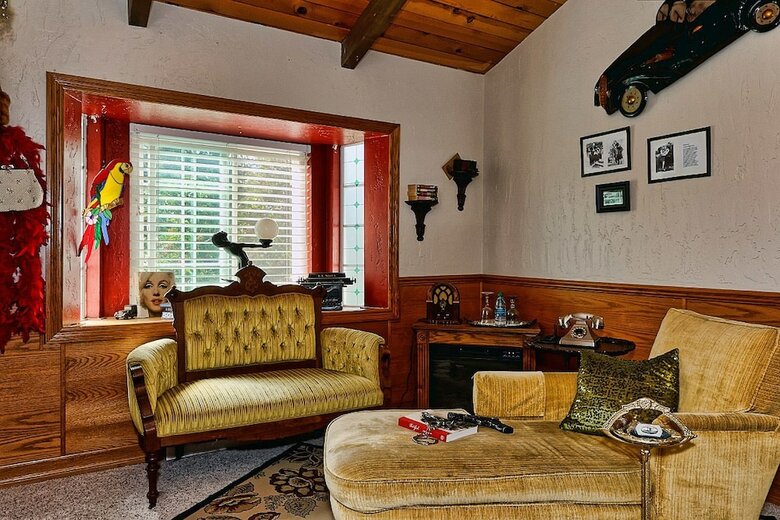 Bed & Breakfast Rhinestone Rose Inn & Wellness Center