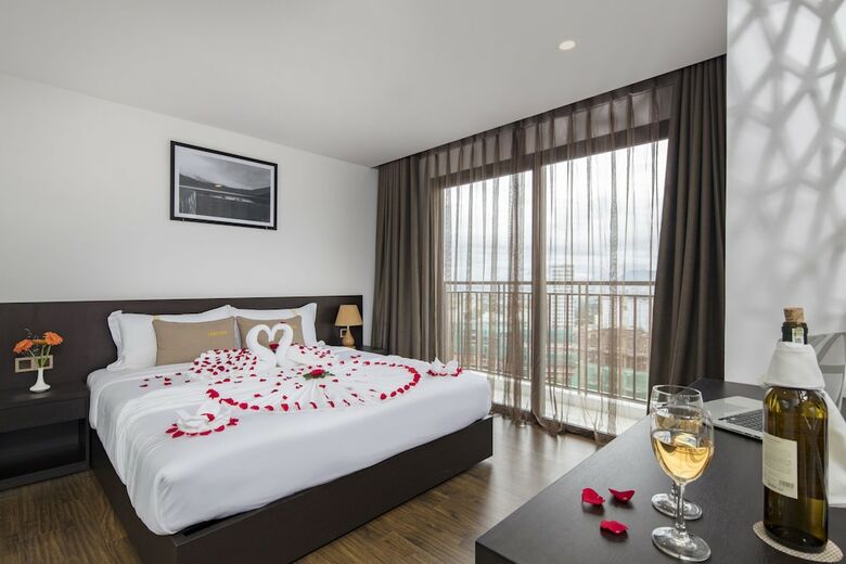 Meriton Hotel
