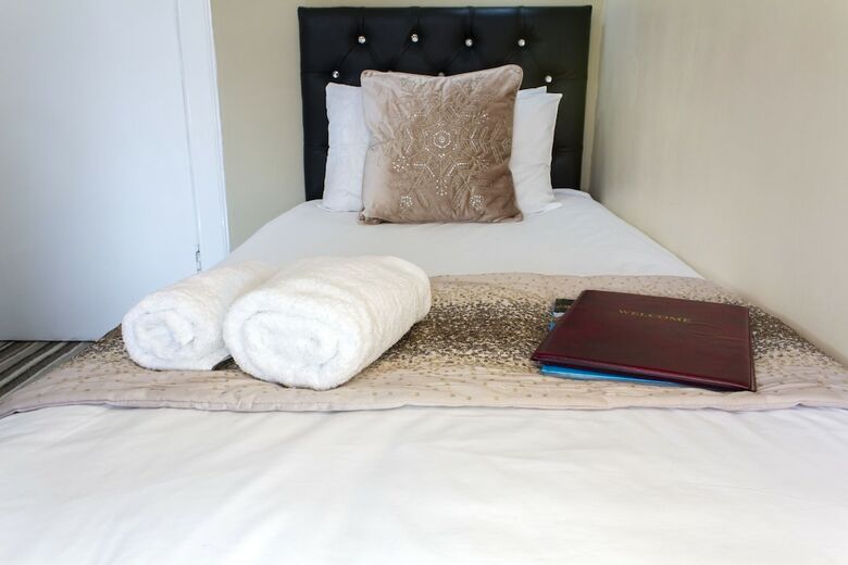 Crown Hotel Guesthouse