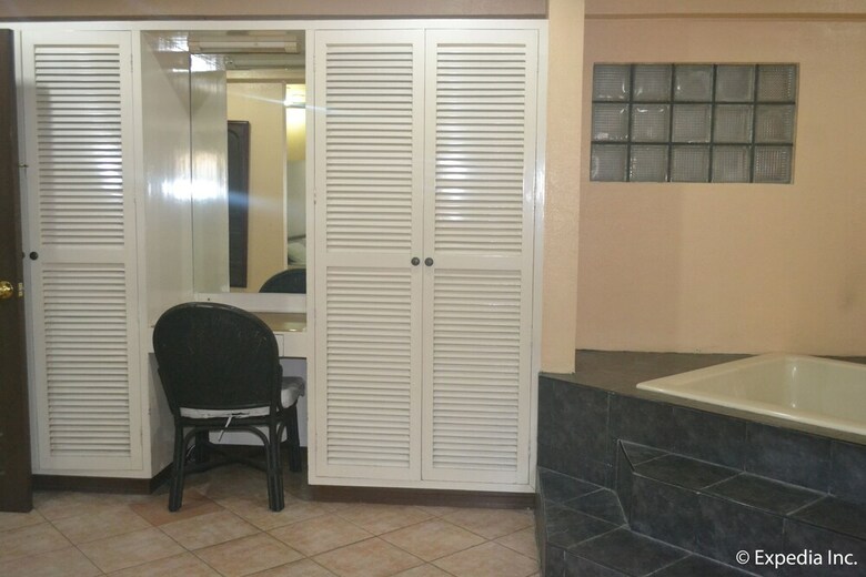 Hotel Apartelle Royal