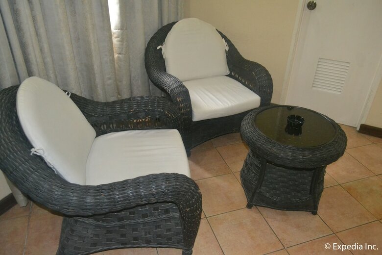 Hotel Apartelle Royal