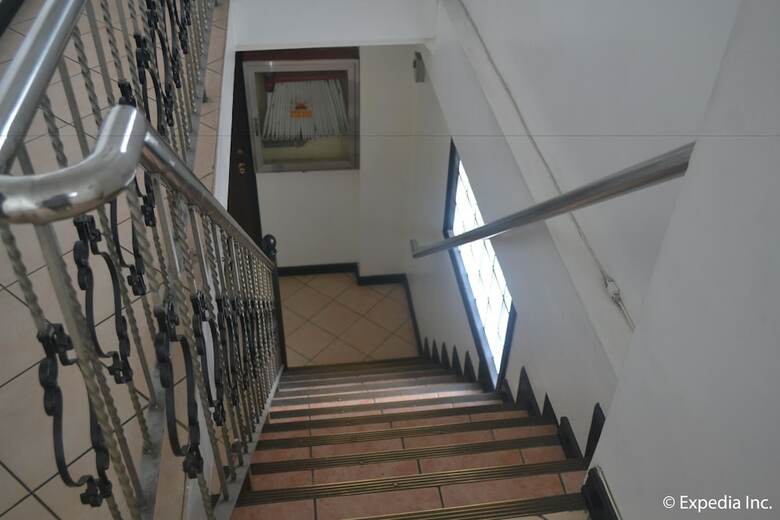Hotel Apartelle Royal