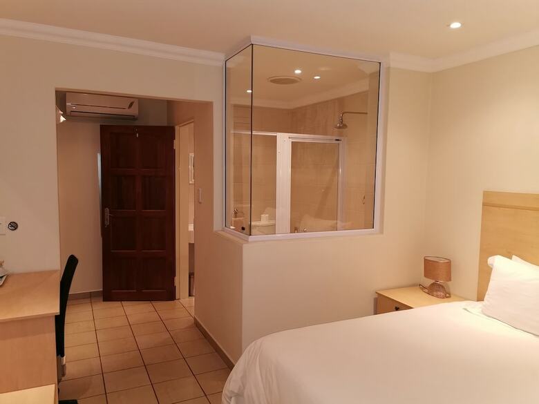 Hotel 17 On 13th Guest House