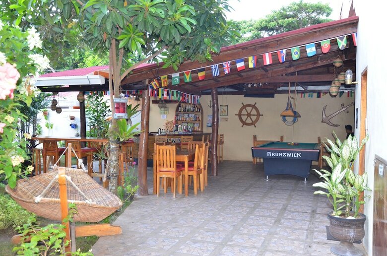 Hotel Captain's Lodge And Bar