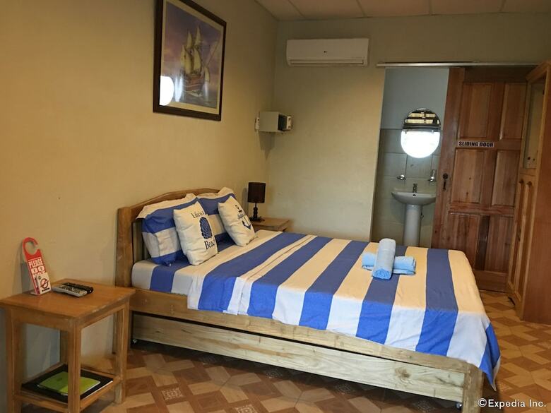 Hotel Captain's Lodge And Bar