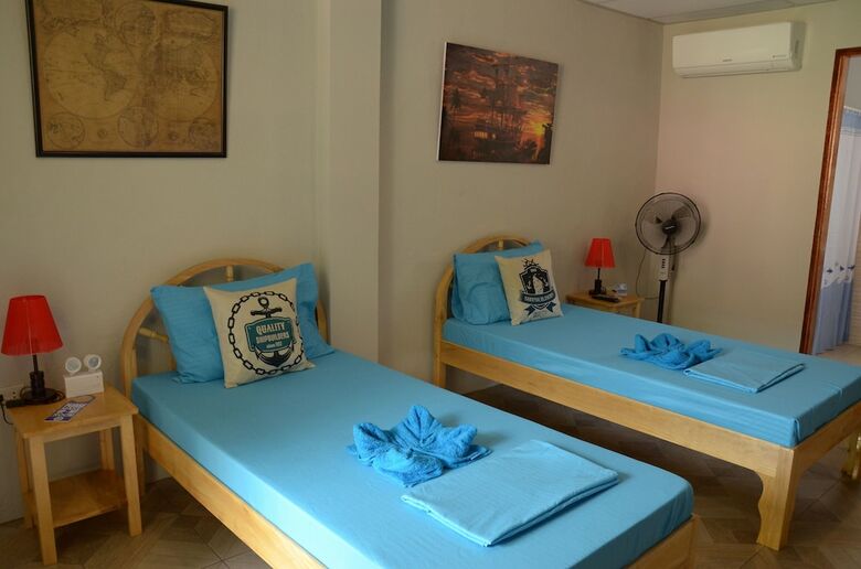 Hotel Captain's Lodge And Bar