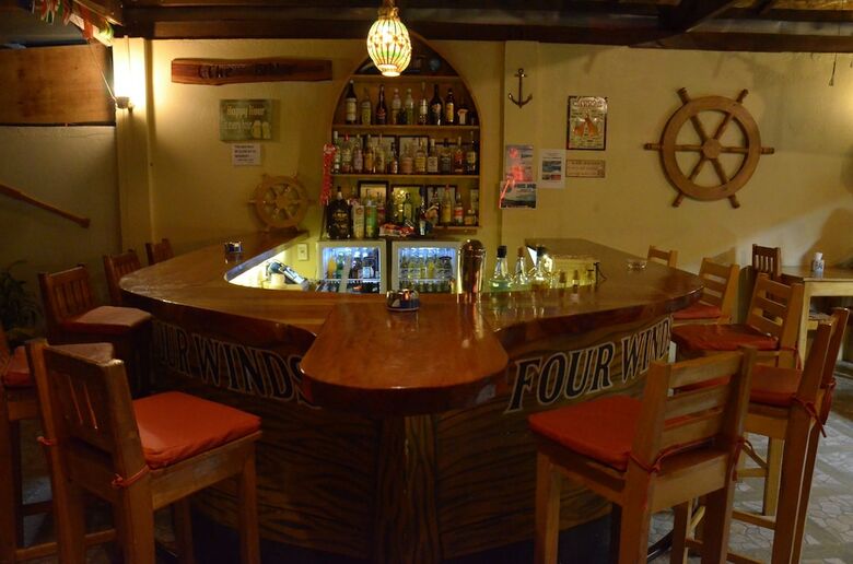 Hotel Captain's Lodge And Bar