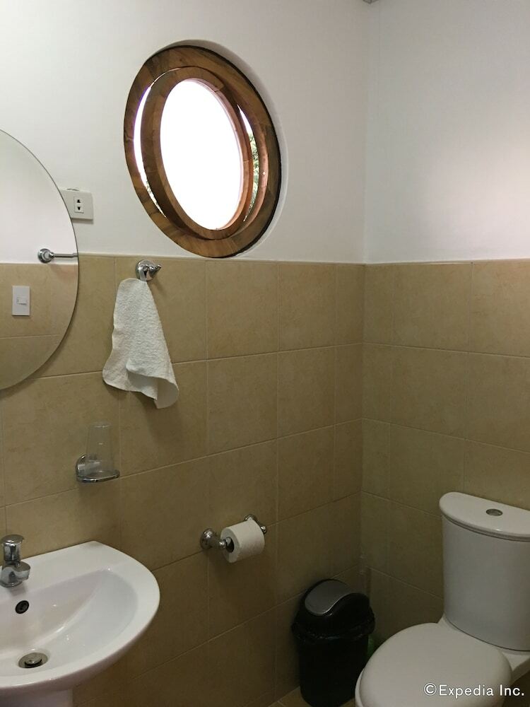 Hotel Captain's Lodge And Bar