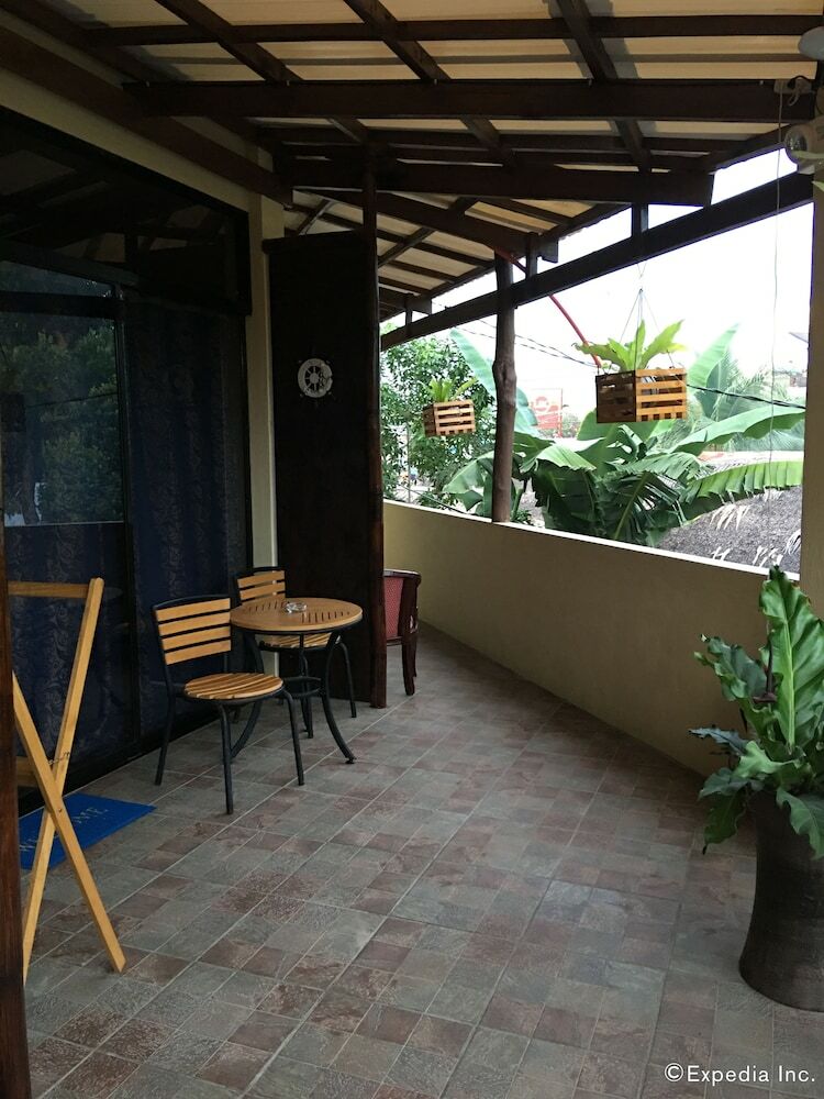 Hotel Captain's Lodge And Bar