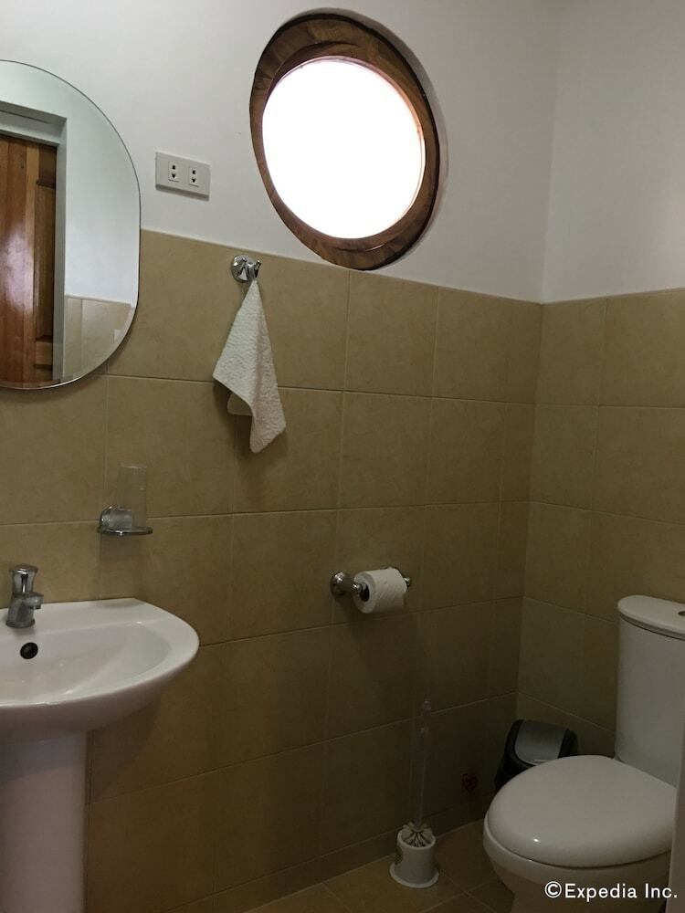 Hotel Captain's Lodge And Bar