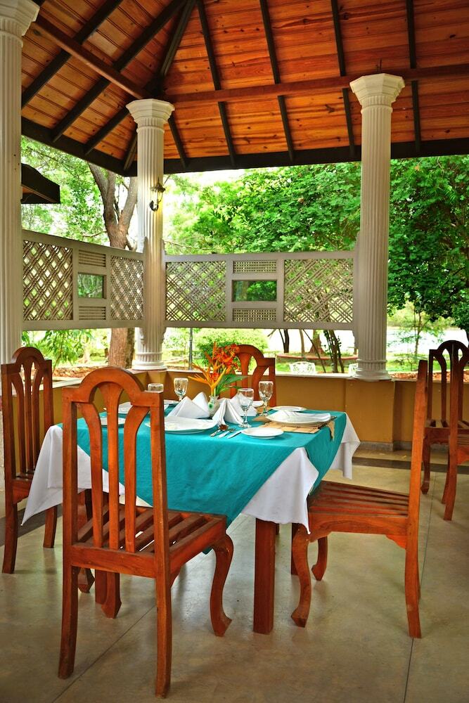 Hotel Yoho Kodigahawewa Forest Resort