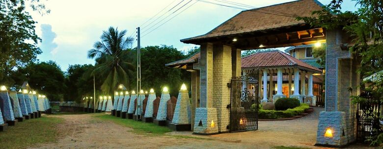 Hotel Yoho Kodigahawewa Forest Resort