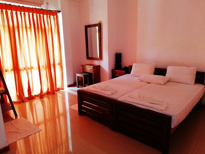 Hotel Rajarata Lodge