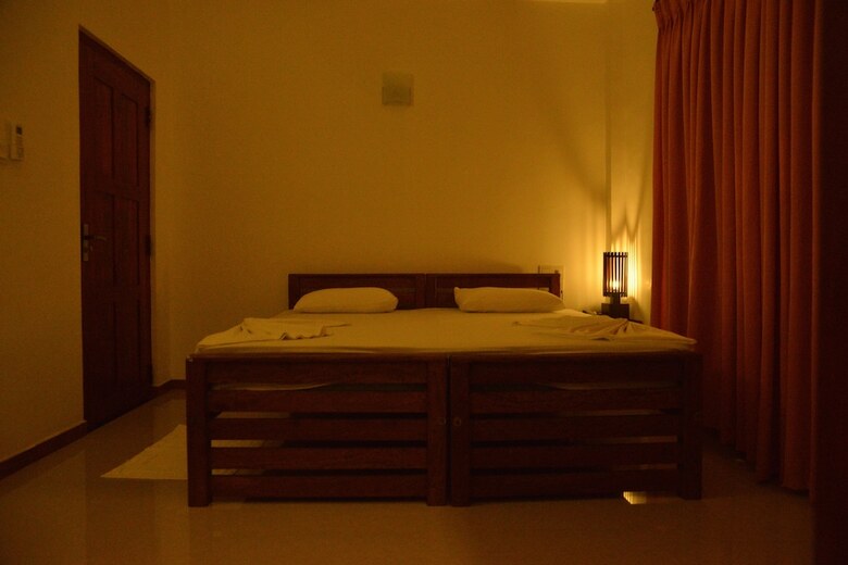 Hotel Rajarata Lodge