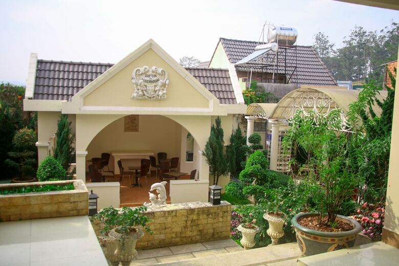 Le Petit Paris Hotel Dalat