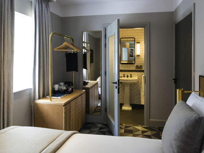 Victory House London Hotel
