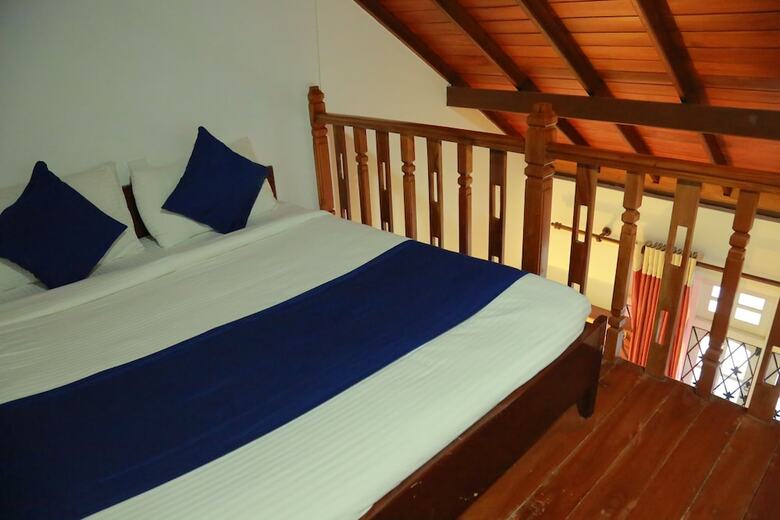 Hotel Camellia Lake Resort