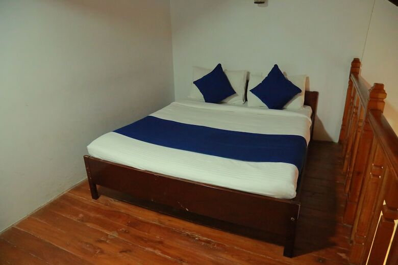 Hotel Camellia Lake Resort