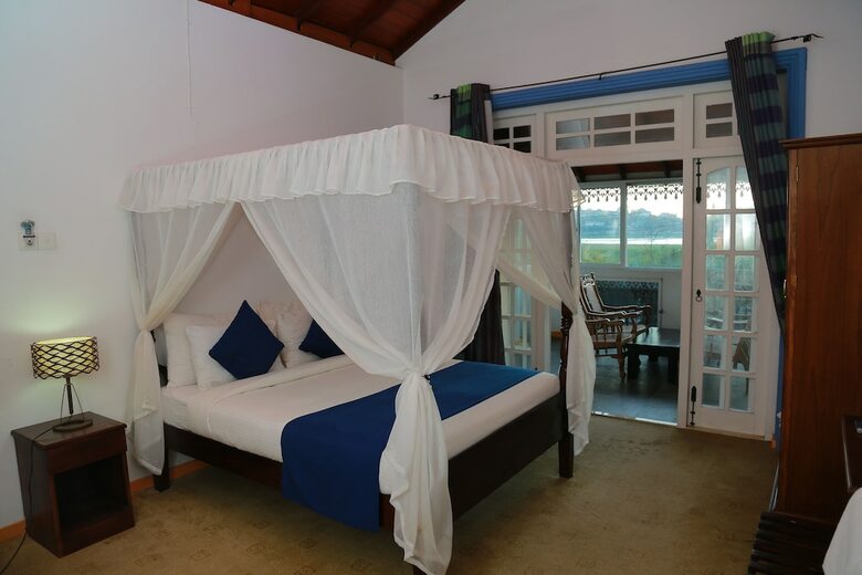 Hotel Camellia Lake Resort