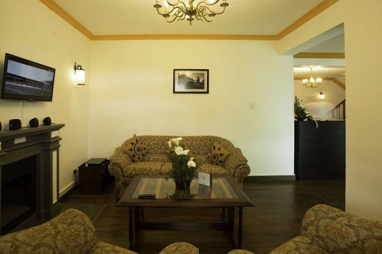 Hotel Camellia Lake Resort