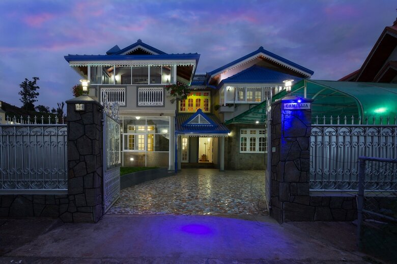 Hotel Camellia Lake Resort
