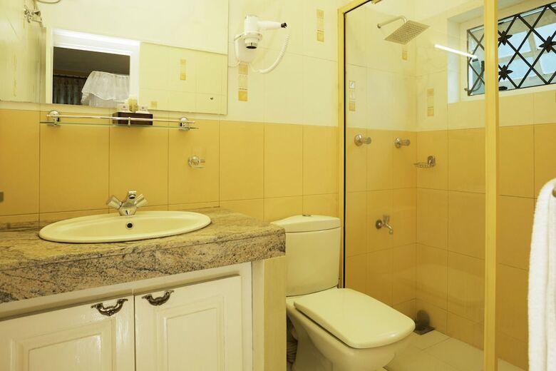 Hotel Camellia Lake Resort