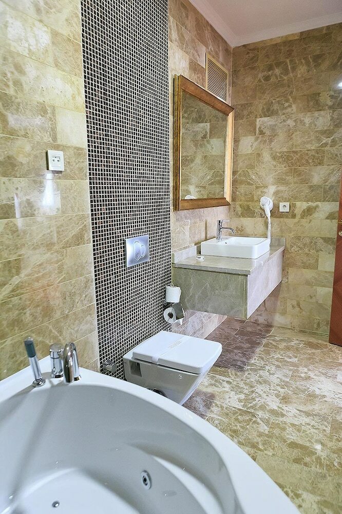 Kronos Hotel