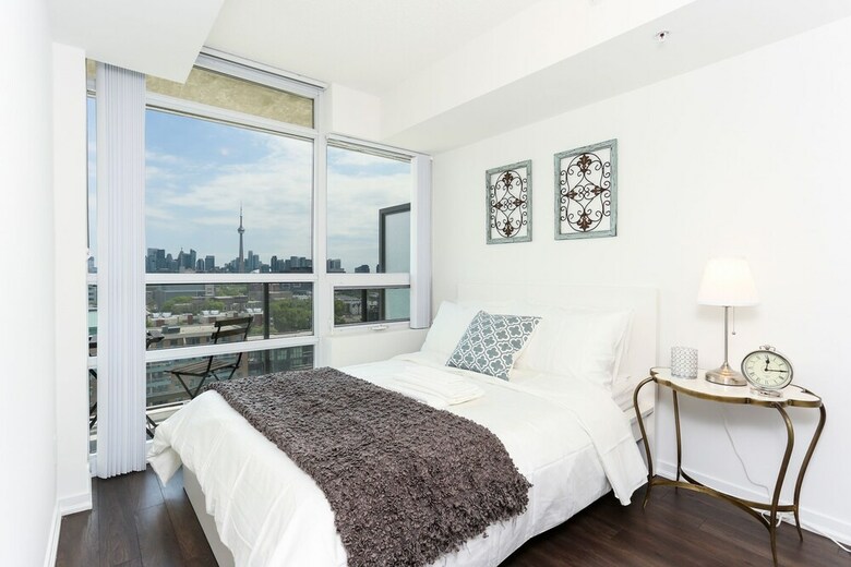 Platinum Suites - Fabulous Cn Tower View. 2bed 2bath + Free Parking