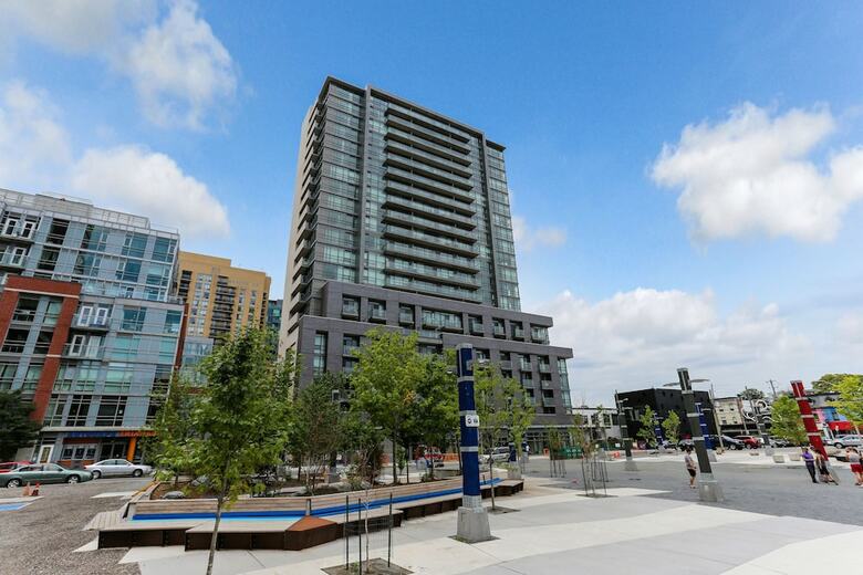 Platinum Suites - Fabulous Cn Tower View. 2bed 2bath + Free Parking