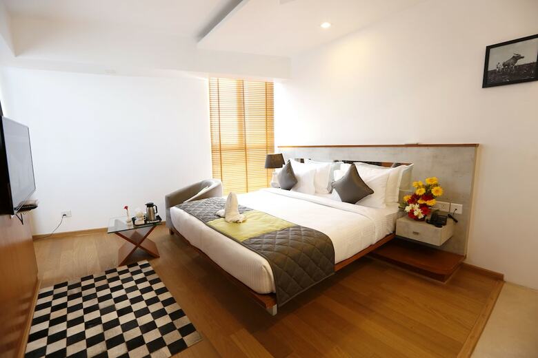 Hotel Shivas Gateway Airport Road